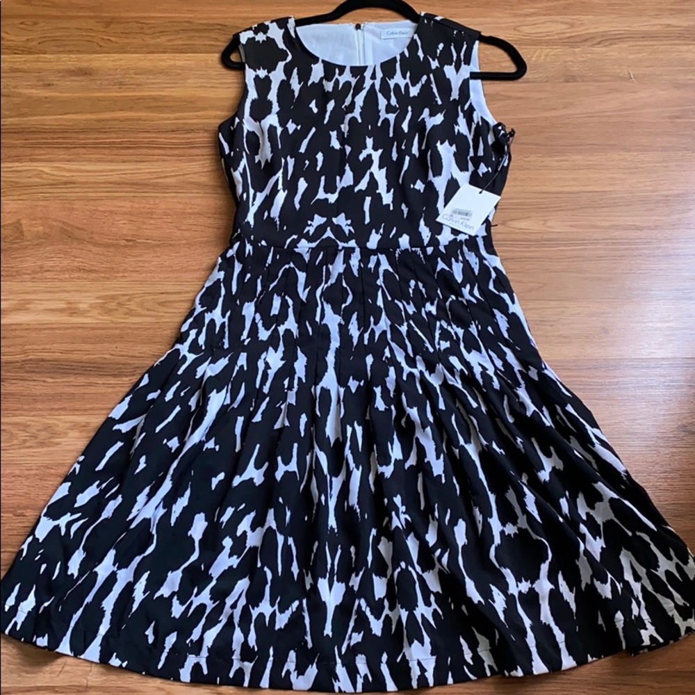 ❌ SOLD! - 👗 Calvin Klein Black and White Sleeveless Dress